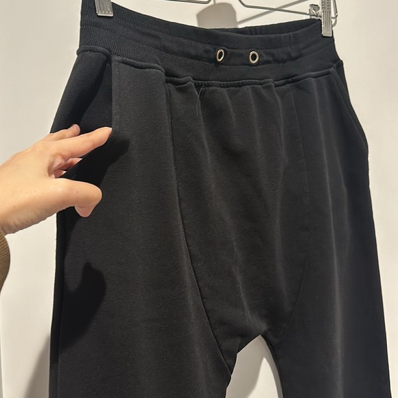 FOREVER21 MEN JOGGERS WITH POLKDA DOTS BACK POCKET - Picture 4 of 9